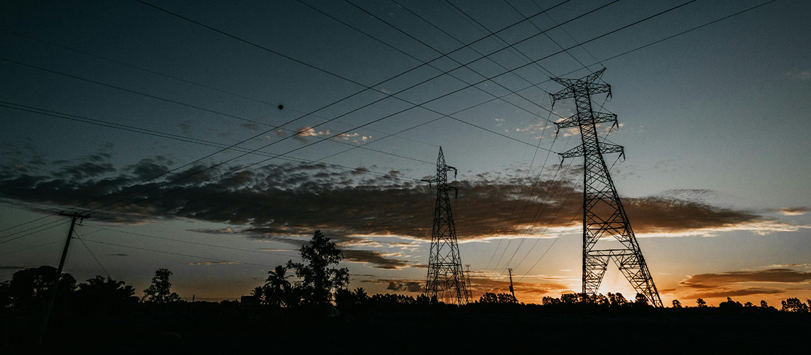 lignes électriques début de nuit