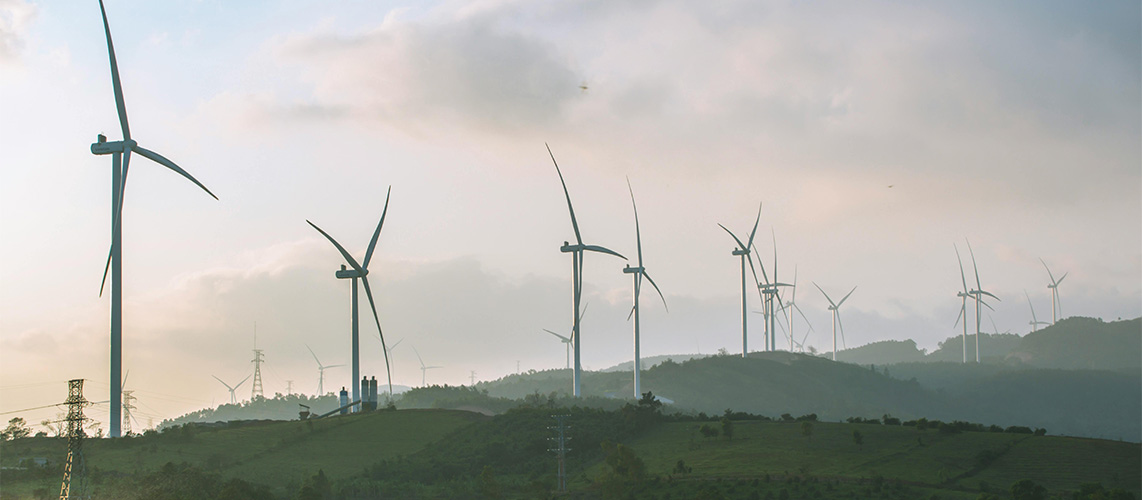éoliennes champs collines