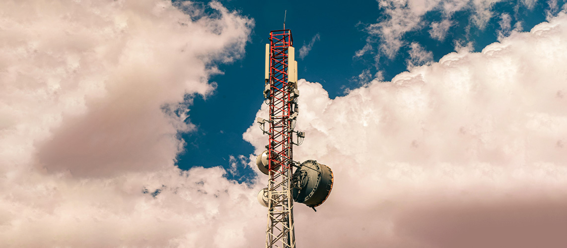 antenne relais crépuscule nuages
