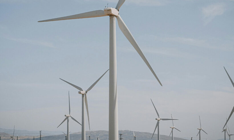 Eoliennes : le permis de construire n&rsquo;a pas à être précédé d&rsquo;une autorisation d&rsquo;occupation du domaine public pour le passage des câbles (CE, 4 juin 2014)