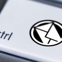 Urbanisme : la notification d&rsquo;un pourvoi en cassation à l&rsquo;adresse de l&rsquo;avocat à la Cour est vue comme respectant l&rsquo;article R600-1 CU (CE, 15 oct.2014)