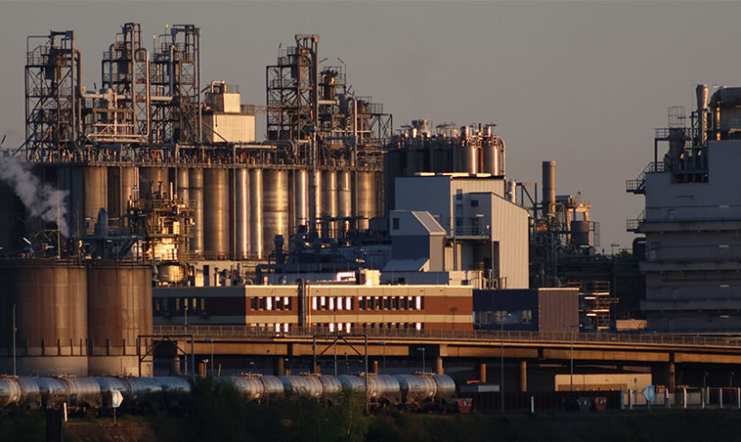 ICPE autorisée : un dossier de permis de construire sans étude d’impact (CE, 25 février 2015)