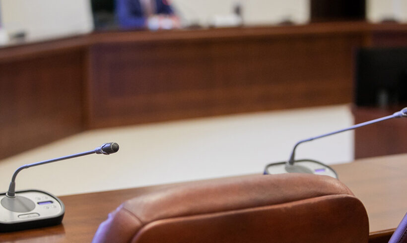 Urbanisme : l’absence d’impartialité des conseillers municipaux n’en fait pour autant pas des conseillers intéressés (CE, 22 février 2016, n°367901)