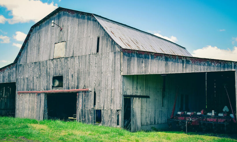 ICPE – distances d’implantation entre un bâtiment agricole et une maison d’habitation : le Conseil d’État précise sa position (CE 8 juin 2016)