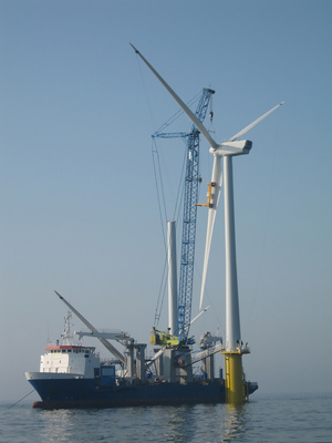 Wind turbine erection in offshore