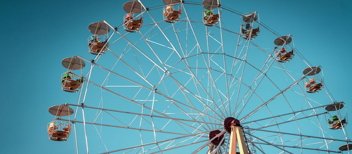 roue ciel bleu fêtes foraines