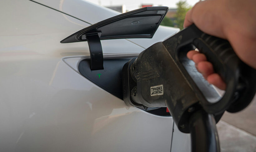 Véhicules électriques : c’est mieux avec une prise ! Véhicules électriques : c’est mieux avec une prise !