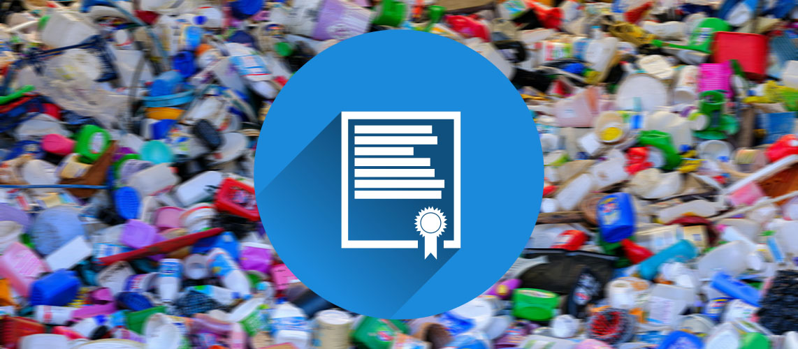 tas de déchets plastiques emballage