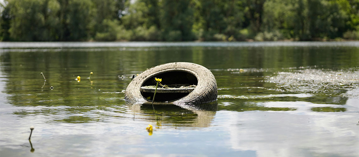pneu rivière pollution