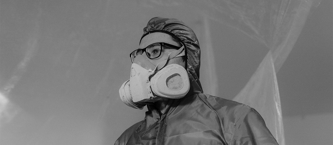 masque à gaz noir et blanc