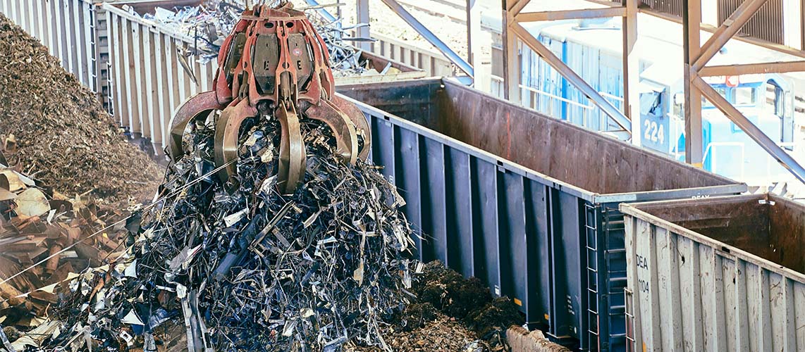 décharge grue déchets métaux