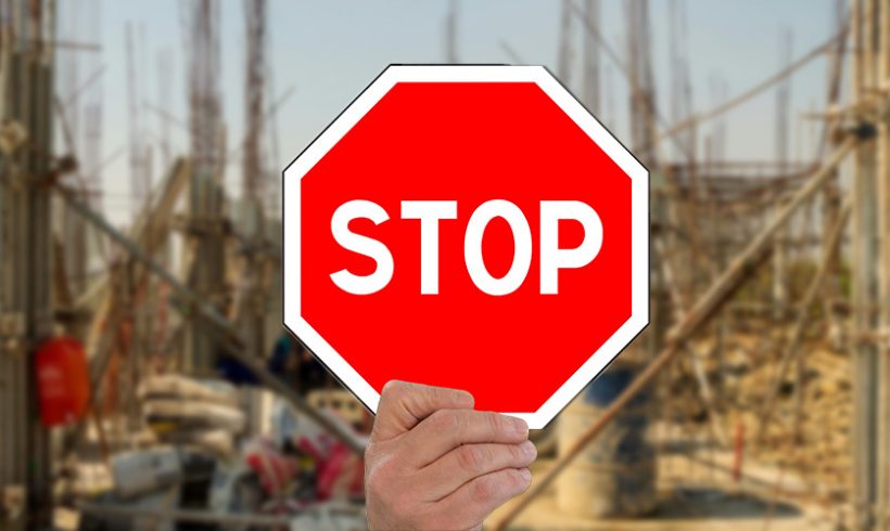 Travaux excédant le permis de construire et arrêté interruptif : le contradictoire s’impose ! Travaux excédant le permis de construire et arrêté interruptif : le contradictoire s’impose !