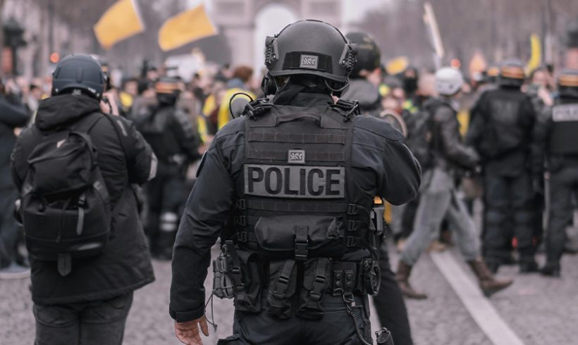 A quand une identification effective des forces de l’ordre ?