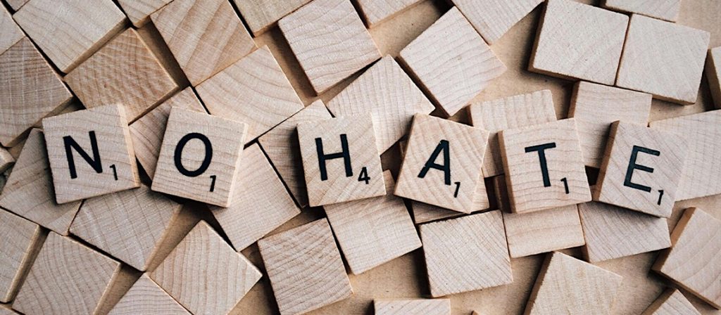 scrabble racisme obligations de neutralité dignité respect