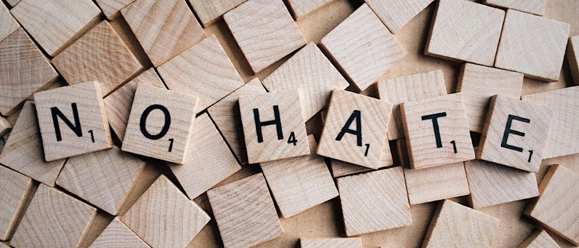 scrabble racisme obligations de neutralité dignité respect